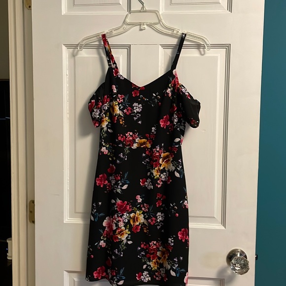 Express Floral cold shoulder dress- never worn - Picture 2 of 4